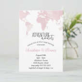 Adventure erwartet Pink World Map Girl Baby Shower Einladung (Stehend Vorderseite)