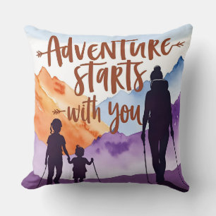 "Adventure Mama & Kids - Hiking Bond Art" Kissen