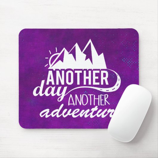 Adventure Quote - Berge im Lila Hintergrund Mousepad (Mit Mouse)