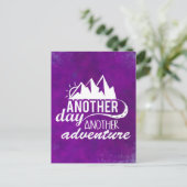 Adventure Quote - Berge im Lila Hintergrund Postkarte (Stehend Vorderseite)