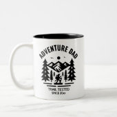 Adventure Vater Custom Wanderszene - getestet Zweifarbige Tasse (Links)