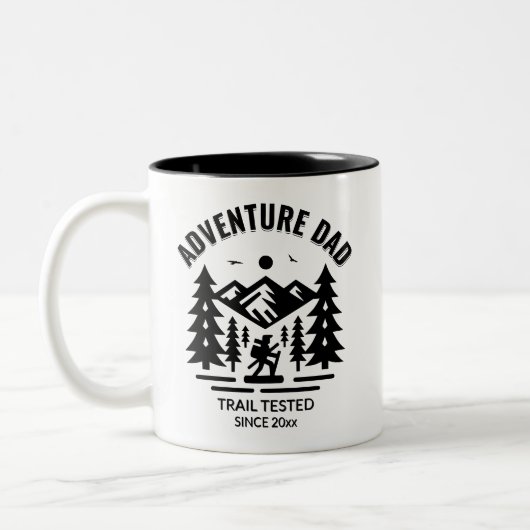 Adventure Vater Custom Wanderszene - getestet Zweifarbige Tasse (Links)