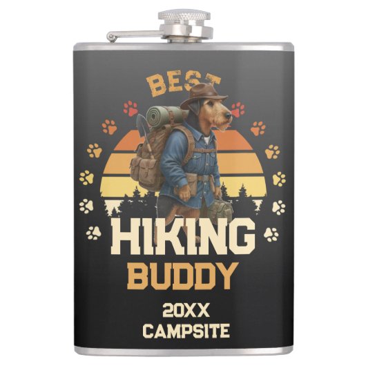 Adventurous Airedale Hiker Wilderness Explorer Flachmann (Vorderseite)