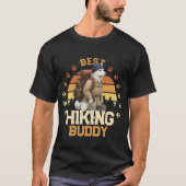 Adventurous Akita Hiker Wilderness Explorer T-Shirt (Vorderseite)