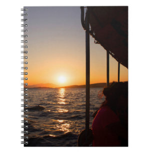Aegean Lifestyle auf dem Schiff bei Sonnenuntergan Notizblock