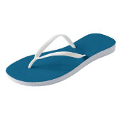 Aegean Sea Blue Solid Color Print Flip Flops Badesandalen (Schrägansicht)