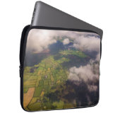 Aerial Patchwork of Irish Farmland and Clouds Laptopschutzhülle (Vorne Rechts)