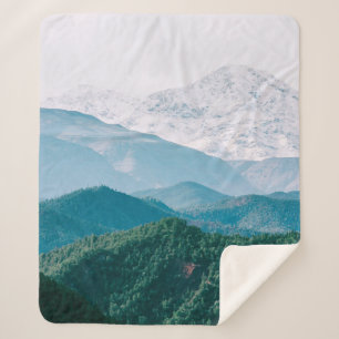 AERIALFOTOGRAFIE VON BERG UND BAUM SHERPADECKE