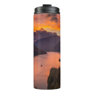 AERIELLE FOTOGRAFIE DER SEE-SICHTBILDUNG THERMOSBECHER