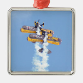 Aerobatic Doppeldecker im Flug Ornament Aus Metall