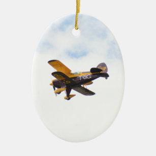 Aerobatisches Flugzeug im Flug Keramik Ornament