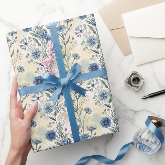 Aesthetic Blue Wildflowers Geschenkpapier (Schenken)
