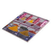 AF, Ägypten, Assuan, bunte Gewürze auf dem Markt. Fliese (Seite)