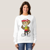 Affe als Basketballspieler mit Basketball Sweatshirt (Vorne ganz)