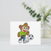 Affe als Fußballspieler mit Fußball Postkarte (Stehend Vorderseite)