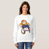 Affe als Skater mit Skateboard Sweatshirt (Vorne ganz)