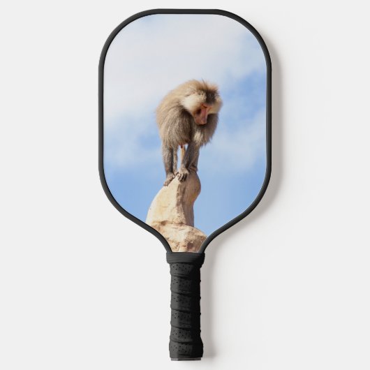 Affe Baboon auf einem Berg Pickleball Schläger (Vorderseite)