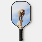 Affe Baboon auf einem Berg Pickleball Schläger (Rückseite)