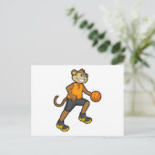 Affe beim Basketball Sport Postkarte (Stehend Vorderseite)