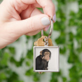 Affe, der sein Gesicht reibt Schlüsselanhänger (Hand)