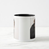 Affe, der sein Gesicht reibt Tasse (Zentrum)