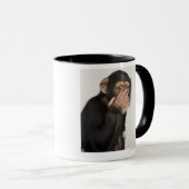 Affe, der sein Gesicht reibt Tasse (VorderseiteRechts)