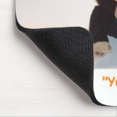 Affe essen einen üppigen Sauger-Maus-Matte Mousepad (Ecke)