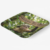 Affe hält ein Happy Birthday Schild Pappteller (Gewinkelt)