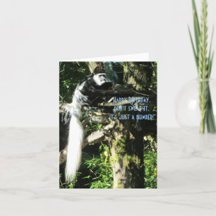 Affe im langen Schwanz im Baum Karte