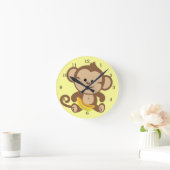 Affe Junge mit Banane Runde Wanduhr (Zuhause)