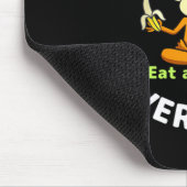 Affe kriegt nie Krämpfe, isst ein Banane Raglan Ba Mousepad (Ecke)