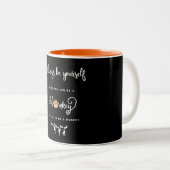 Affe. Lustiges Sprichwort, Nerdy. Seien Sie immer Zweifarbige Tasse (VorderseiteRechts)