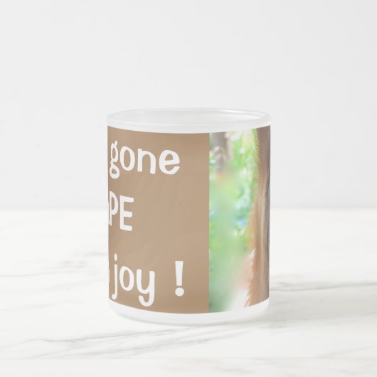 Affe mit Freude Mattglastasse (Mittel)