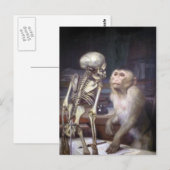 Affe vor Skelett Postkarte (Vorne/Hinten)