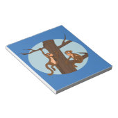 Affen klettern auf den Cartoon-Notizblock Notizblock (angewinkelt)