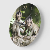 Affenbabys in der Natur Große Wanduhr (Winkel)