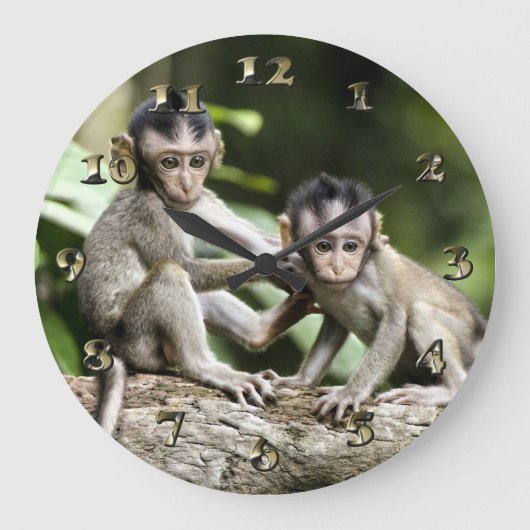 Affenbabys in der Natur Große Wanduhr (Vorderseite)