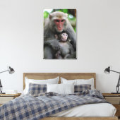 Affenbrühe Fütterte ihr Baby Leinwanddruck (Insitu (Schlafzimmer))