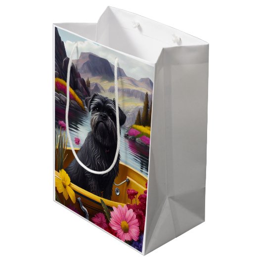 Affenpinscher Hund auf einem Paddle: Ein Landschaf Mittlere Geschenktüte (Rückseite Schrägansicht)