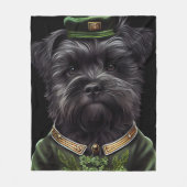 Affenpinscher Hund in St. Patrick's Day Dress Fleecedecke (Vorderseite)