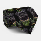 Affenpinscher Hund in St. Patrick's Day Dress Krawatte (Gerollt)