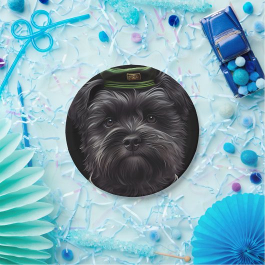 Affenpinscher Hund in St. Patrick's Day Dress Pappteller (Party)