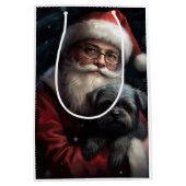 Affenpinscher mit dem Weihnachtsmann Weihnachten Mittlere Geschenktüte (Vorderseite)