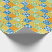 Affodils, Polkas und Karo Imitate Patchwork Geschenkpapier (Ecke)