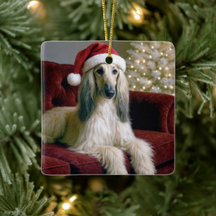 Afghanischer Hund, der einen Weihnachtshut trägt Keramikornament