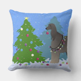 Afghanischer Hund, der Weihnachtsbaumwald schmückt Kissen
