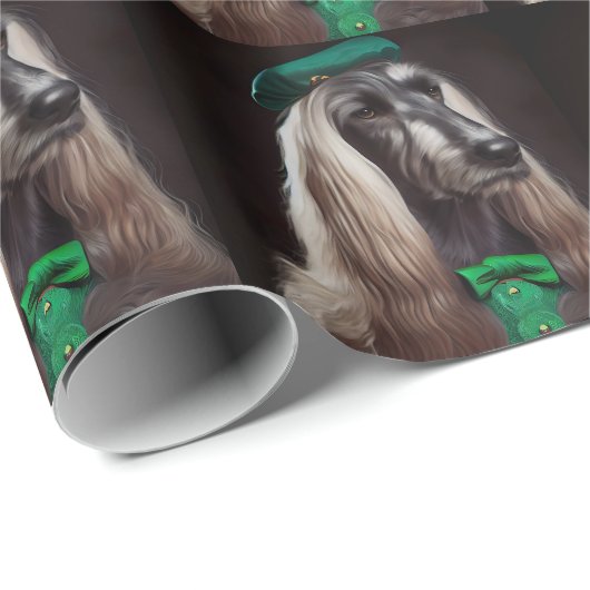 afghanischer Hund in St. Patrick's Day Dress Geschenkpapier (Rolleneckpunkt)