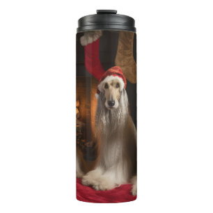 Afghanischer Windhund am Kamin Weihnachten Thermosbecher