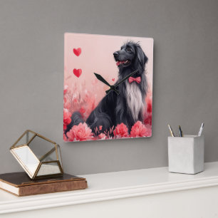 Afghanischer Windhund mit Rosen - Valentinstag  Quadratische Wanduhr