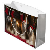 Afghanisches Hound am Feuerplatz Weihnachten Große Geschenktüte (Rückseite Schrägansicht)